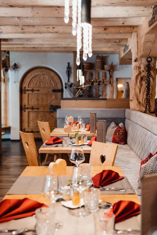 Anigglhof Hotel Malles Venosta Bagian luar foto